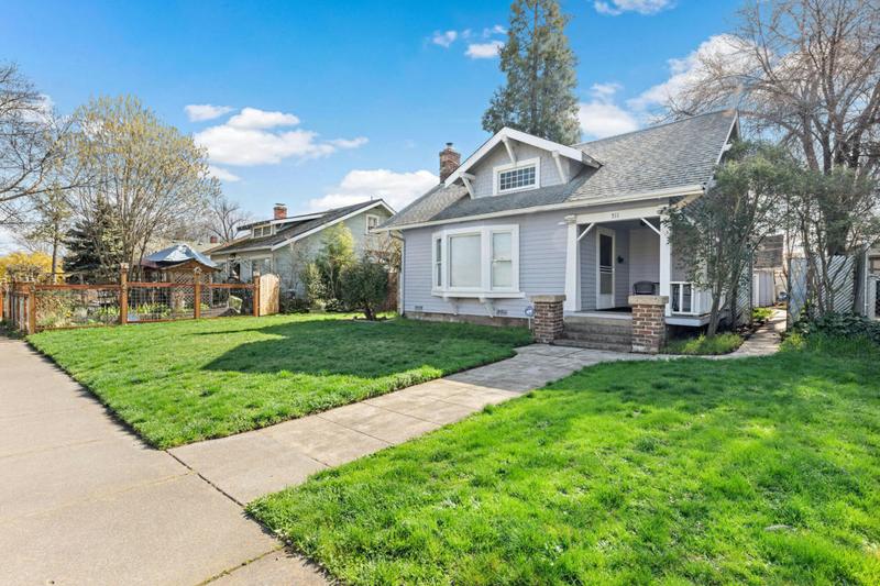 711 PALM ST, Medford, OR 97501 Single Family Residence For Sale  MLS# 220177500