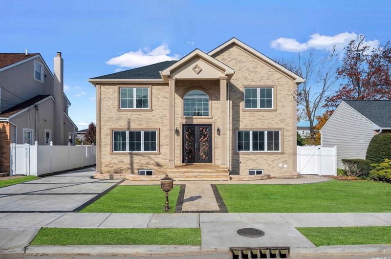 11 Julian St, Hicksville, NY 11801 - MLS 3518663 for Sale