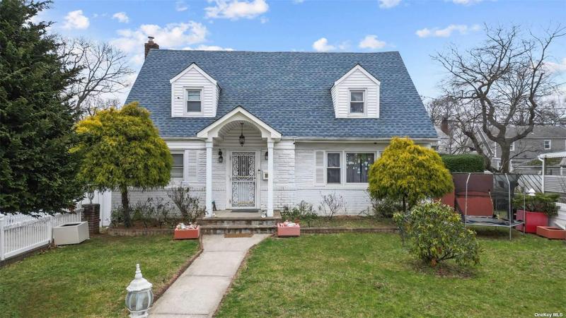 124 West Marshall Street, Hempstead, NY 11550 for Sale