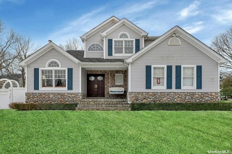 26 Debragga Avenue, East Moriches, NY 11940 for Sale