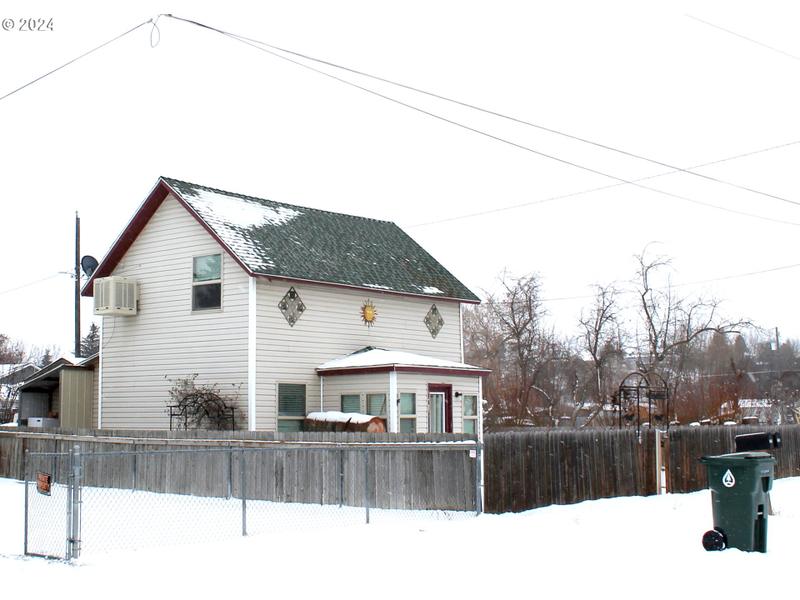 1504 11TH ST, Baker City OR 97814 for Sale