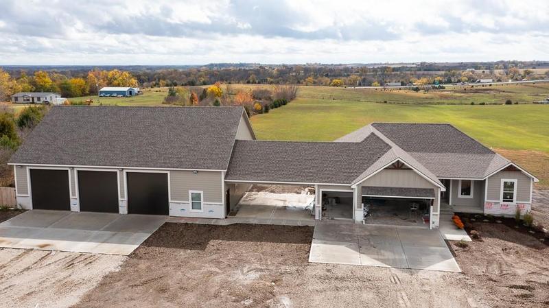 21131 Hemphill Road, Tonganoxie, KS 66086 for Sale