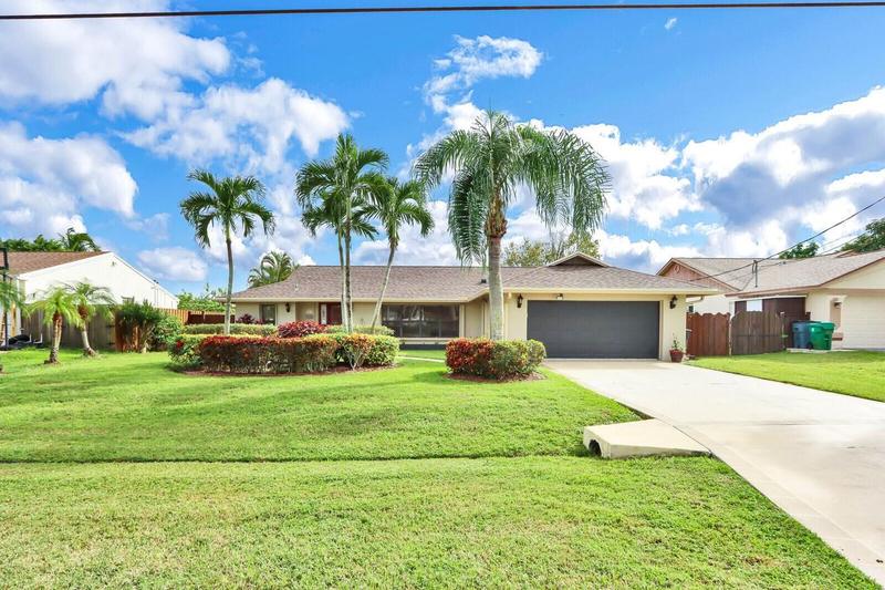 Single Family Detached - Port Saint Lucie, FL  326 Ne Surfside Ave for Sale