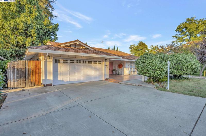 2243 Sierra Blvd, Sacramento, CA 95825 - MLS 41042872 for Sale