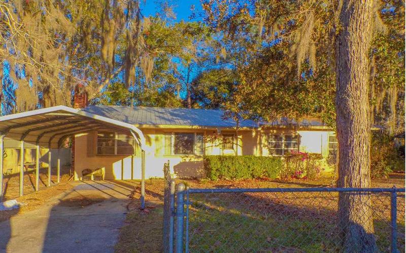 Single Family Home - Lake City, FL  637 637 SE HOLIDAY R for Sale