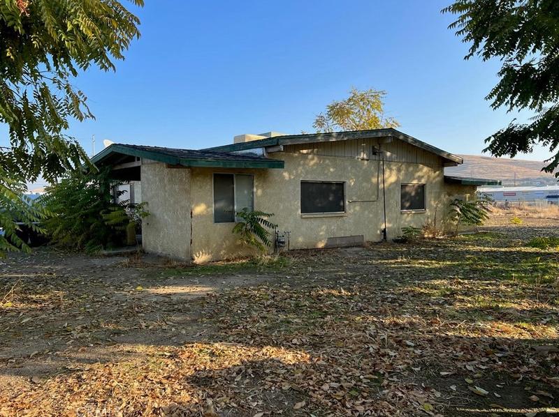 1035 W Northgrand Ave, Porterville, CA 93257 - MLS FR23066488 for Sale