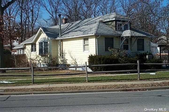 56 Heisser Lane, Farmingdale, NY 11735 for Sale