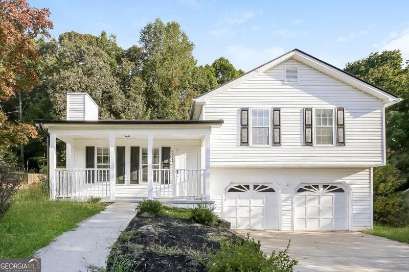 Single Family Residence, Traditional, House - Flowery Branch, GA  3902 Deaton Rd for Sale