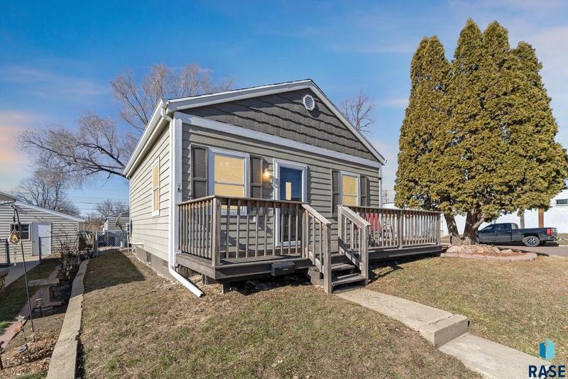 301 S Jessica Ave, Sioux Falls, SD 57103  MLS# 22401096 for Sale