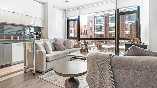 Rent The Shay #E-208 in Washington, DC - Landing