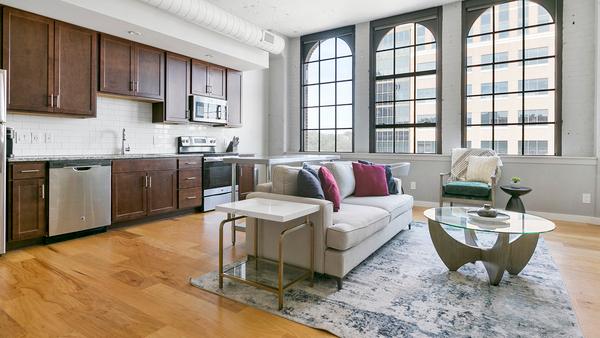 Rent The Baldwin #714EP in Cincinnati, OH - Landing