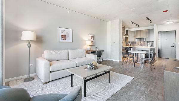 Rent Union West #B-W405 in Chicago, IL - Landing