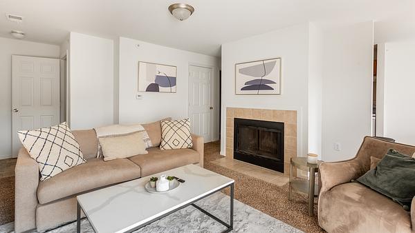 Rent Eagle Chase #206 in Indianapolis, IN - Landing