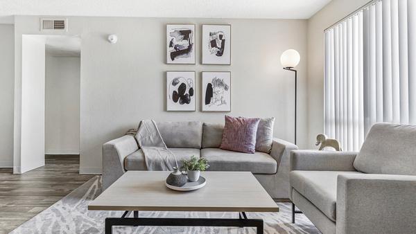 Rent Emerson Square #263 in Tempe, AZ - Landing