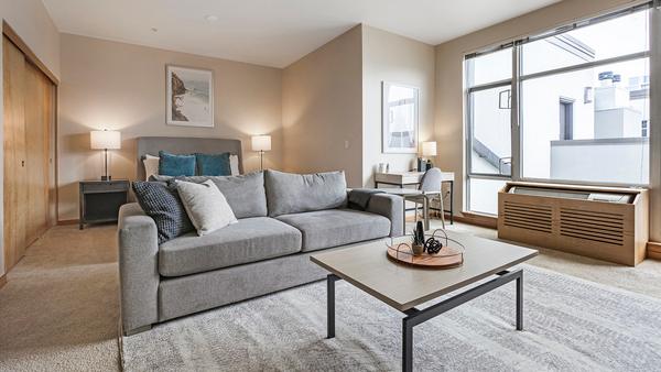 Rent 10th at Hoyt #604 in Portland, OR - Landing