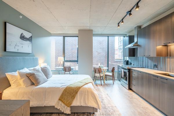 Rent Union West #B-W409 in Chicago, IL - Landing