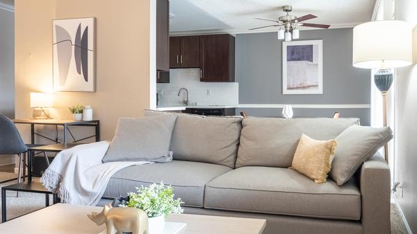Rent La Valencia Apartment Homes #L010 in Campbell, CA - Landing