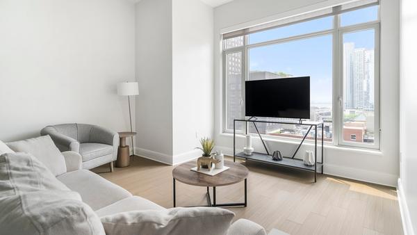 Rent One Bennett Park #1006 in Chicago, IL - Landing