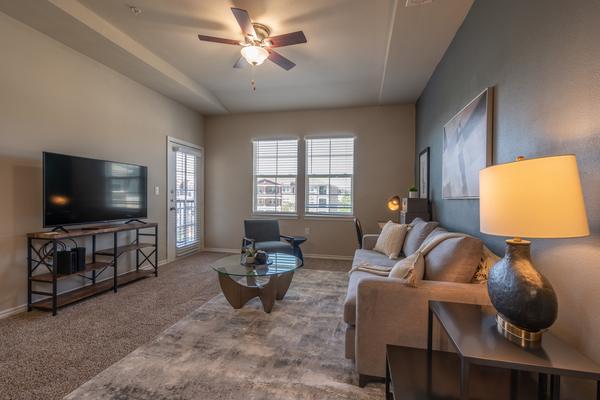 Rent Wiregrass at Stone Oak #13307 in San Antonio, TX - Landing