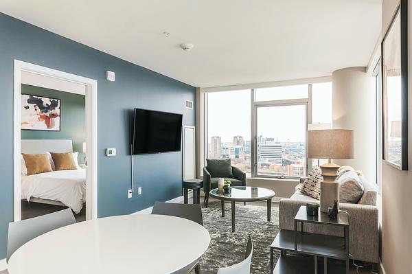 Rent Luxe on Madison #302 in Chicago, IL - Landing