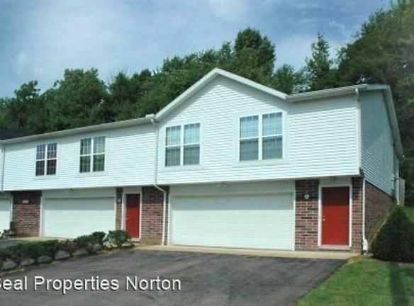 3919 Long Dr - Norton, OH 44203 - Home For Rent