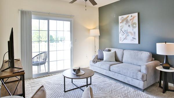 Rent Oak Crossing Apartments #12-1226 in Fort Wayne, IN - Landing