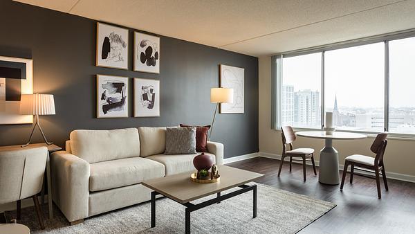 Rent One Franklin Town #1508 in Philadelphia, PA - Landing