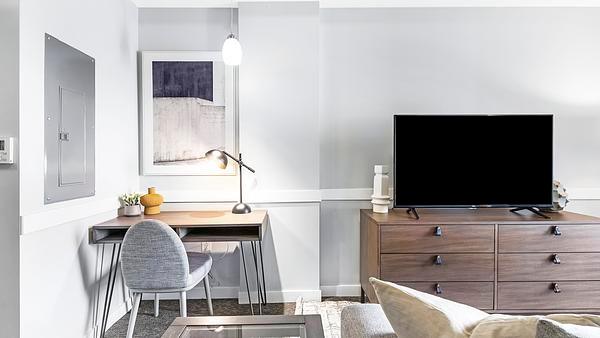 Rent 9 on Canal #602 in Indianapolis, IN - Landing