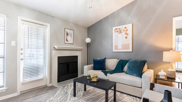 Rent Arbors on Oakmont #521 in Fort Worth, TX - Landing