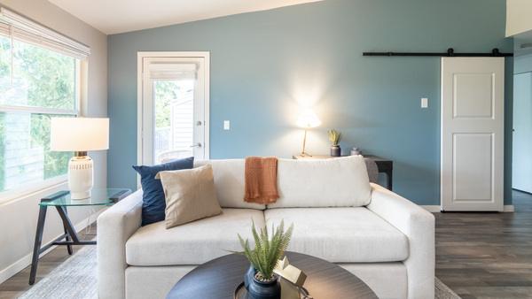 Rent The Lynx Apartments #D302 in Everett, WA - Landing