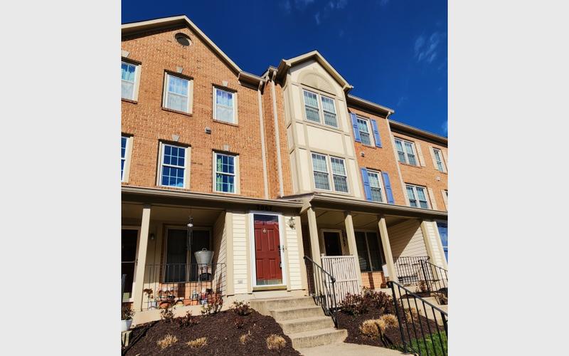 Charming 3BR TH for Rent