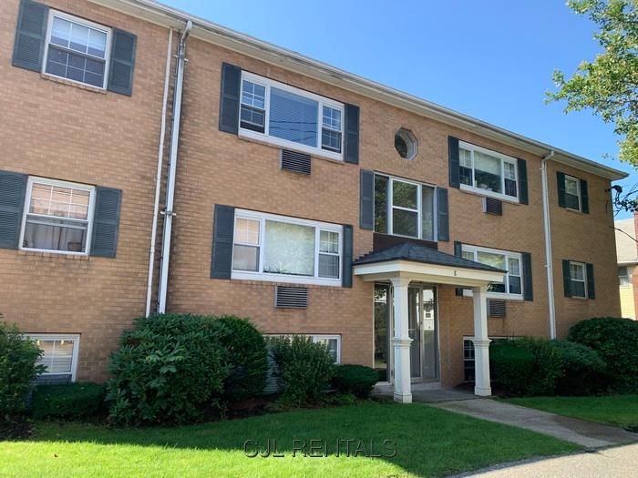 Arlington 1BA, Immaculate 2 bedroom unit on 1st floor of for Rent