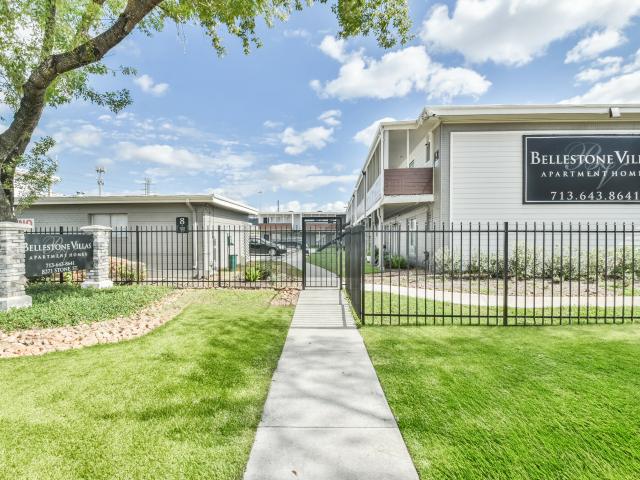 Outstanding 1 BD 1 BA Available Today $900/mo for Rent