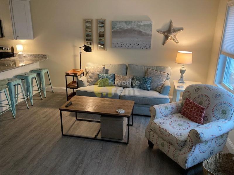 Luxury 3BR 3BA 2 level condo in Hampton 1 block to ocean for Rent