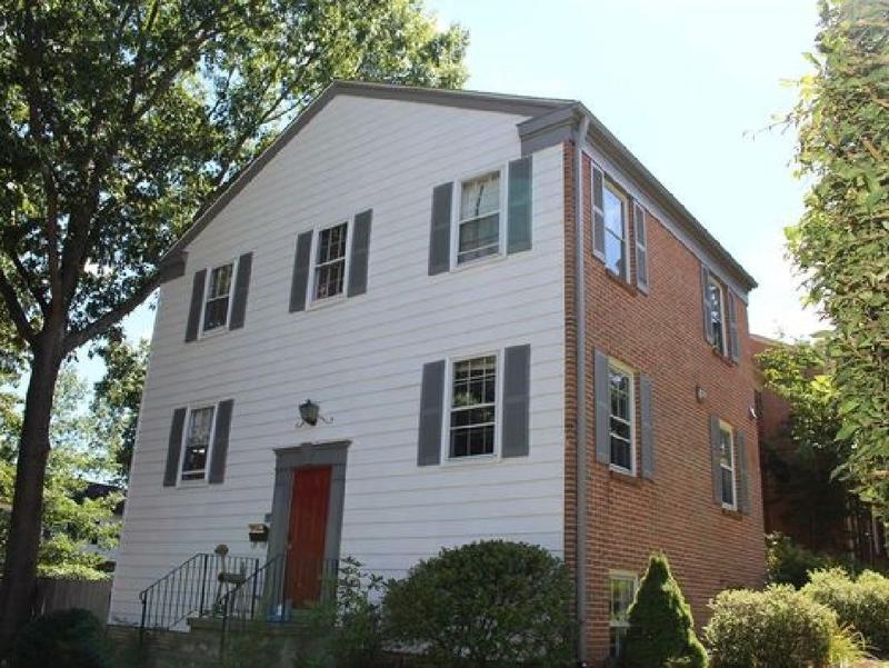 Sublease for a Townhouse in Oak Manor for Rent