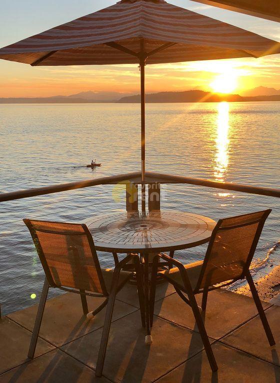 Furnished 2 bedroom, 2 bathroom beachfront condo West Seattle for Rent
