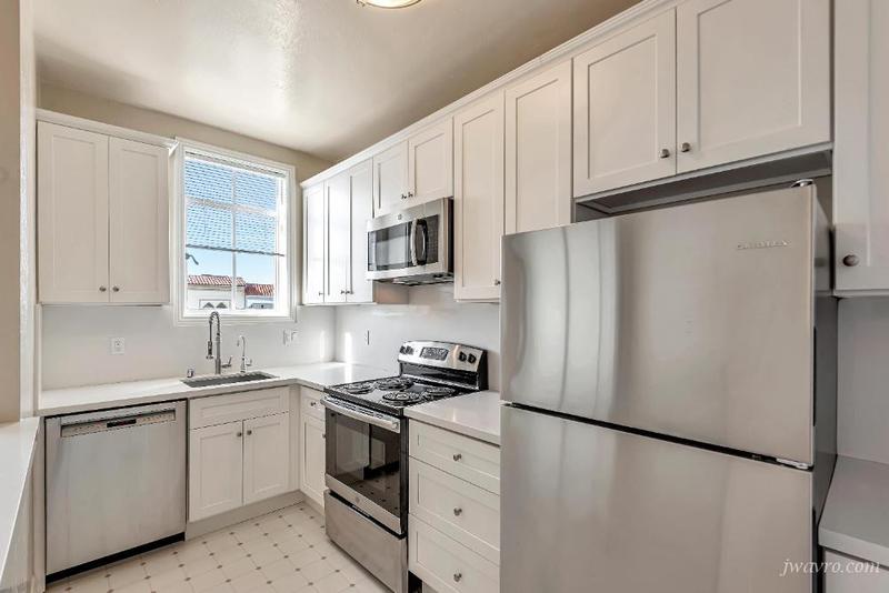Bright Spacious Top Floor Prime Marina 1bd w/ Balcony! for Rent