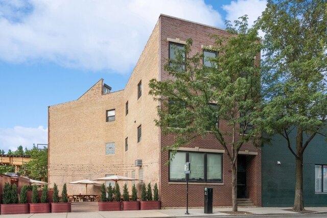 4 bedroom in Chicago IL 60647 for Rent