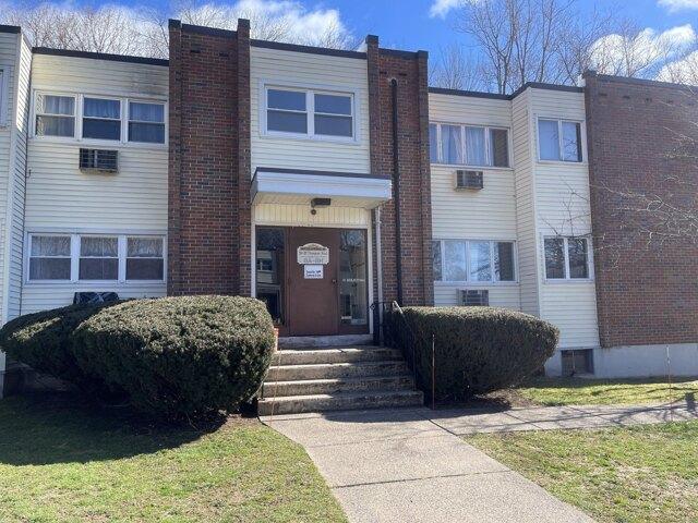 2 Bedroom 1.5 Bath In Manchester CT 06040 for Rent