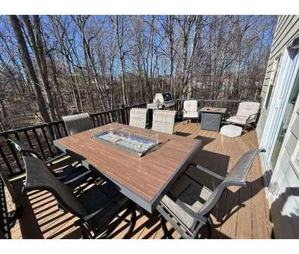 Corner unit townhome with 3 bedrooms, 3.5 baths and great amenities for Rent