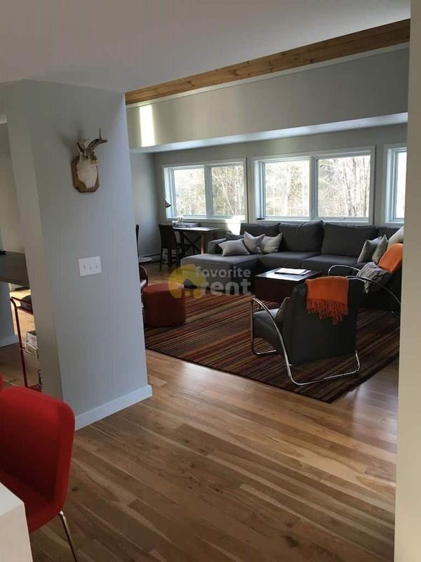 5 Bedrooms and 3 Bathrooms Stowe house for Rent