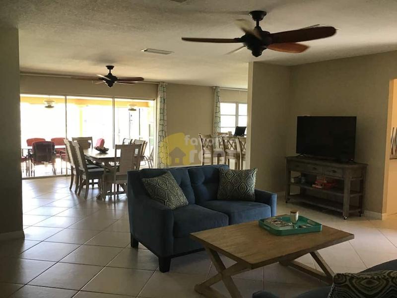 Waterfront Cape Coral 2 bed house with pool for Rent