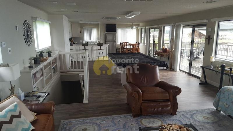 Lakefront 1 bed 2 baths home in Conroe for Rent