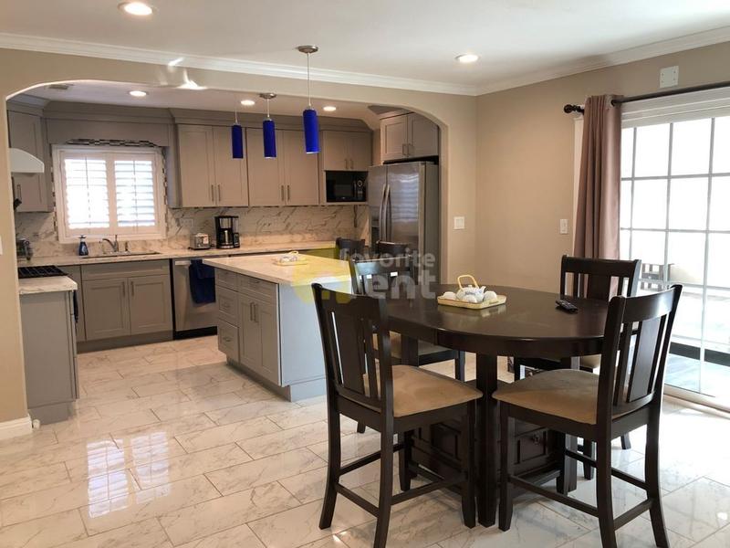 3 bedroom house plus parking in Anaheim, 10 min from Disneyland for Rent