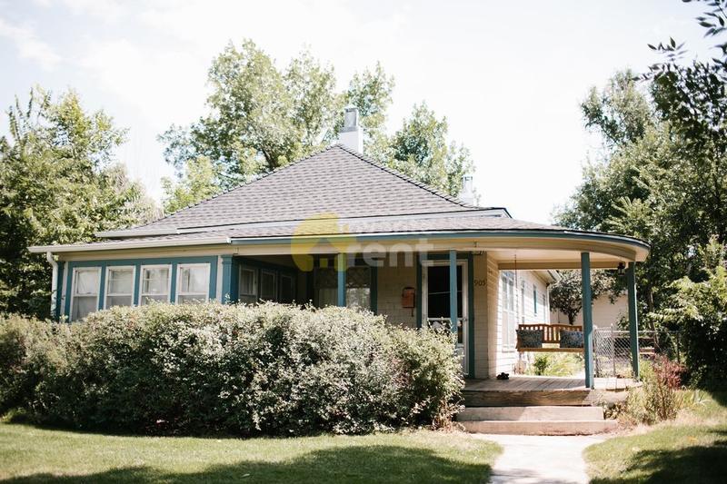 Colorado Springs CENTRAL 3 Bedroom 1 Bath house Garage for Rent