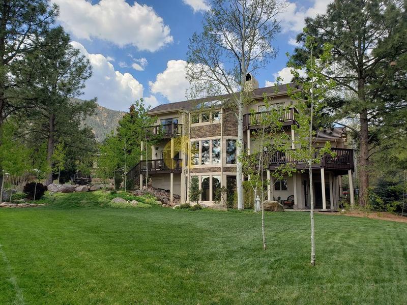 4 Bedrooms 3 Baths home overlooking the Broadmoor West Golf Course for Rent