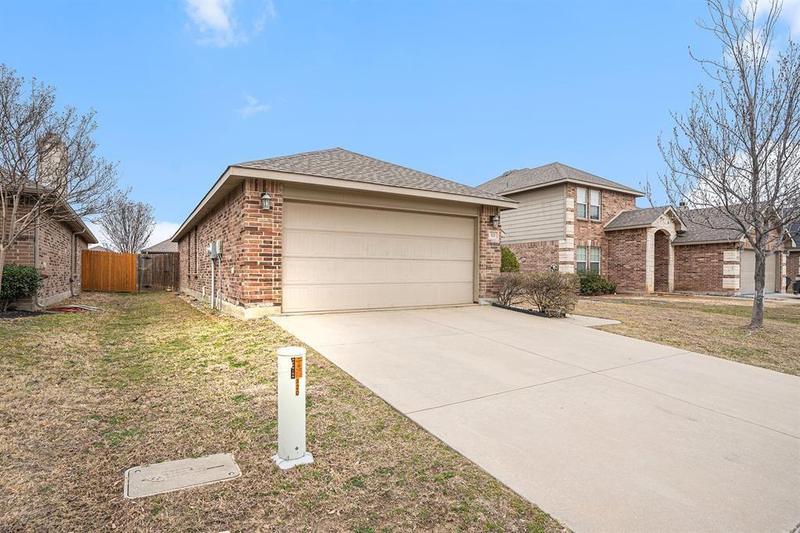 320 Chalkstone Dr, Fort Worth, TX 76131 for Rent