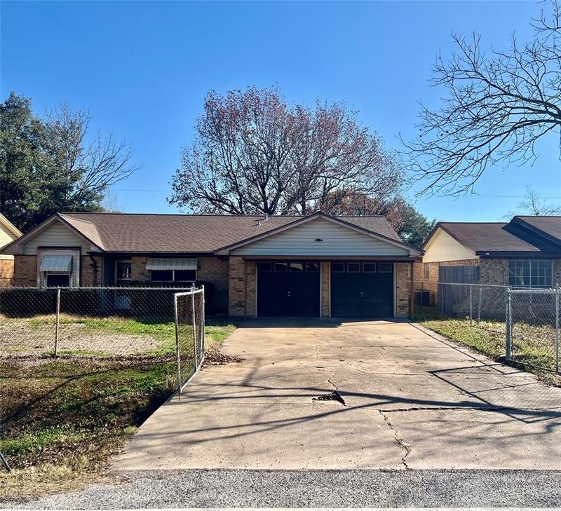 501 E Oak St, Highlands, TX 77562 for Rent