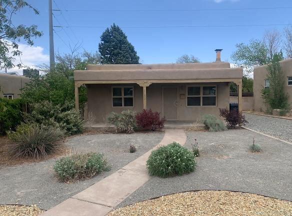 1142 Vassar Dr NE - Albuquerque, NM 87106 - Home For Rent