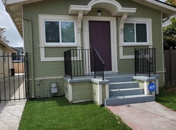 701 45th St - Oakland, CA 94609 - Home For Rent